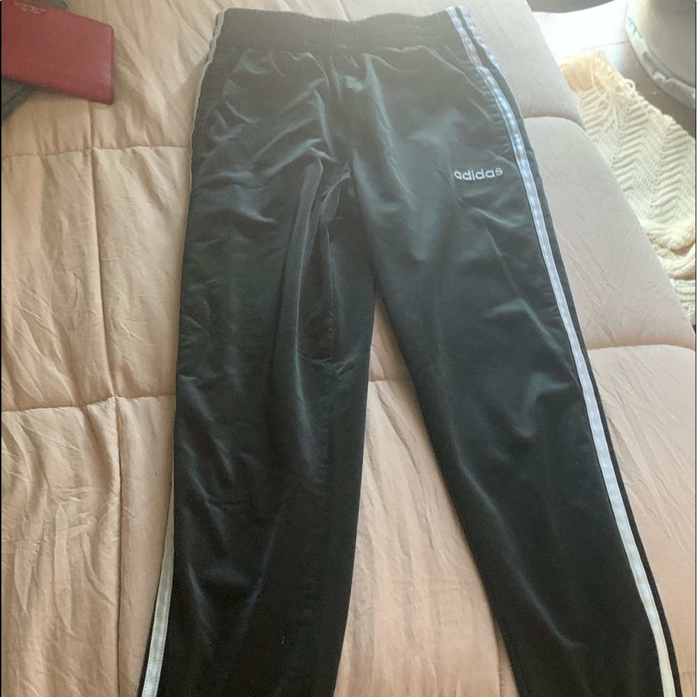 Children’s adidas sweatpants size meudium 10/12